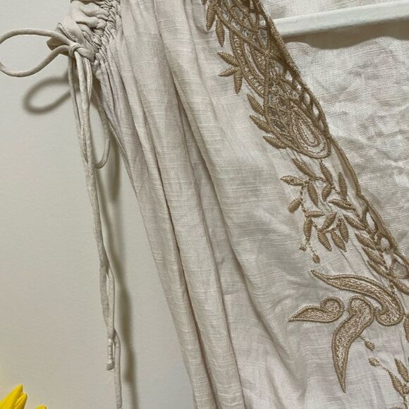 Free People Weila Romper off white  Floral Embroidered size L
Retail $14… - Picture 6 of 11